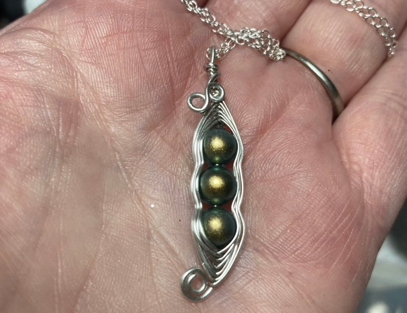 Family Pea Pod Necklace-6mm Green Gold Swarovski Crystal 